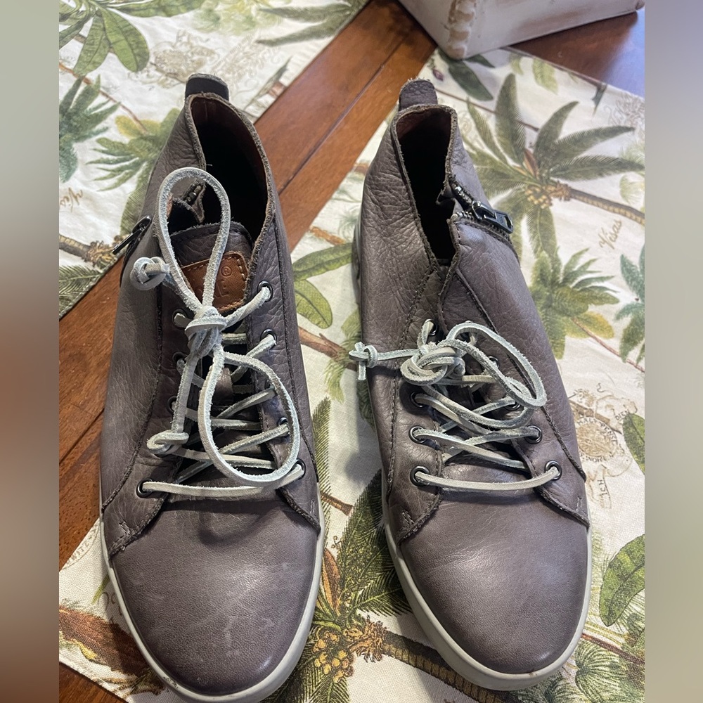 Blackstone women’s Gray Leather Sneakers